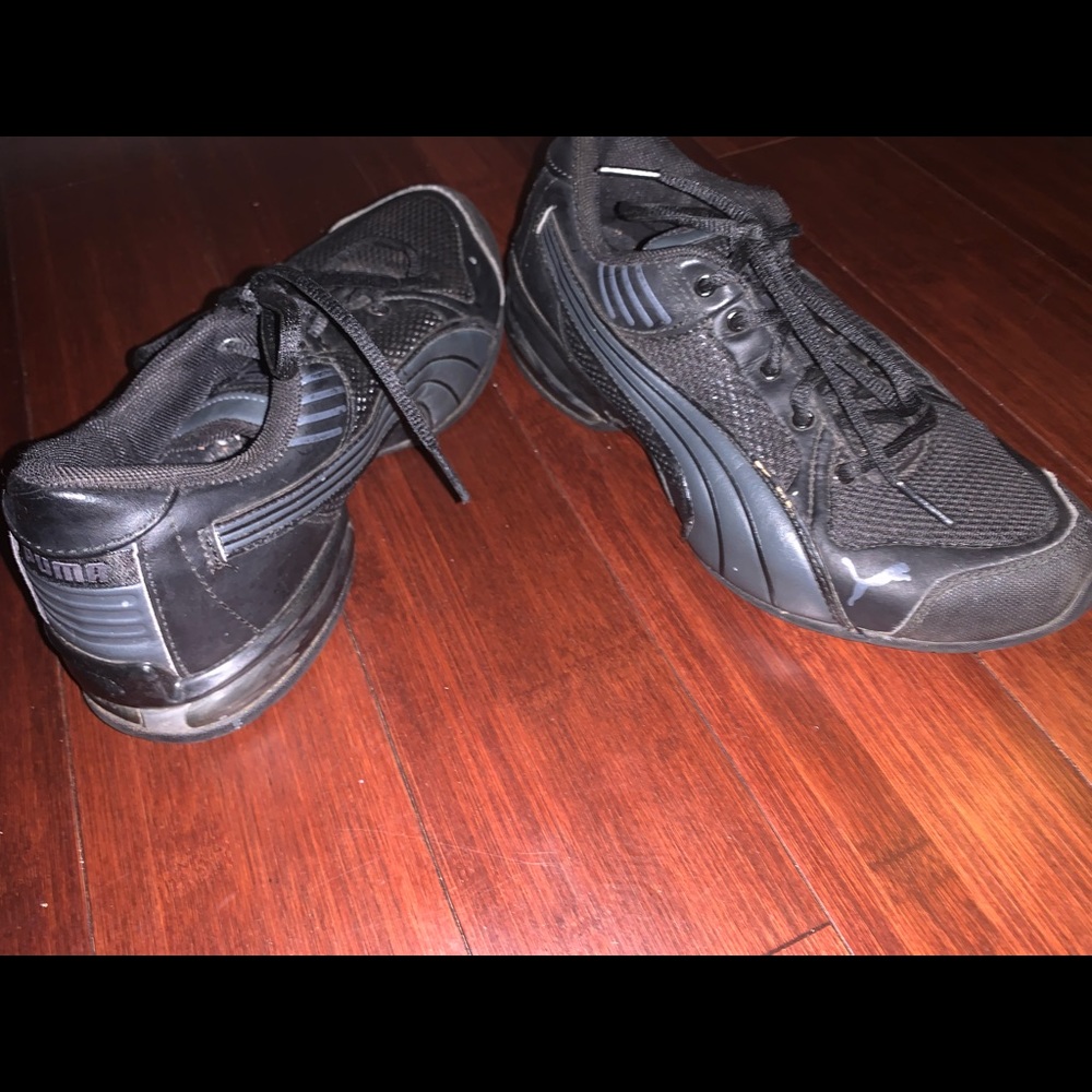 All black pumas - Picture 3 of 4